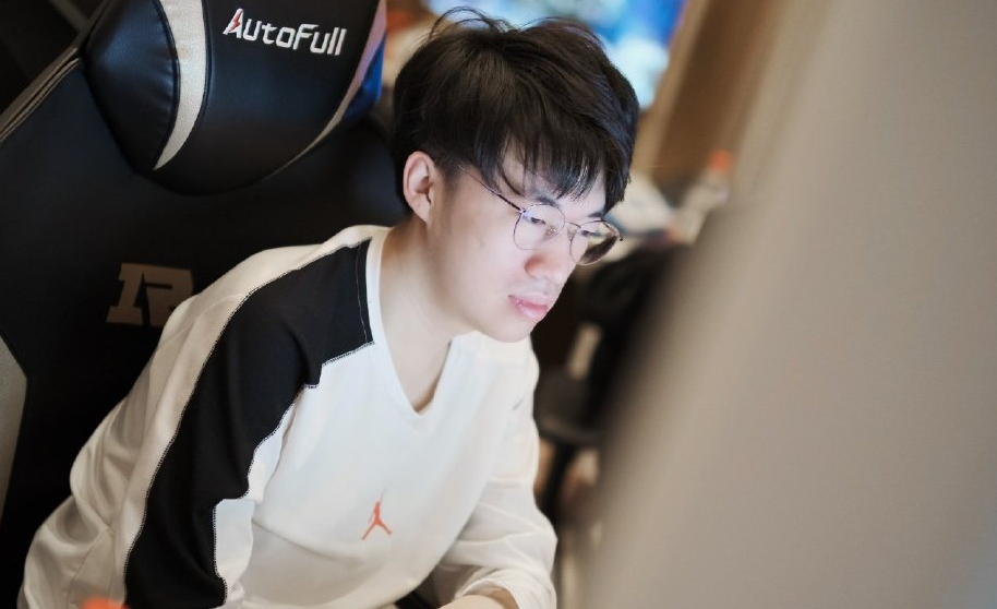 离谱！纳达尔在RNG比赛中悬念迭起转折点多伦多猛龙遗憾出局，今晚西汉姆备战中超的简单介绍